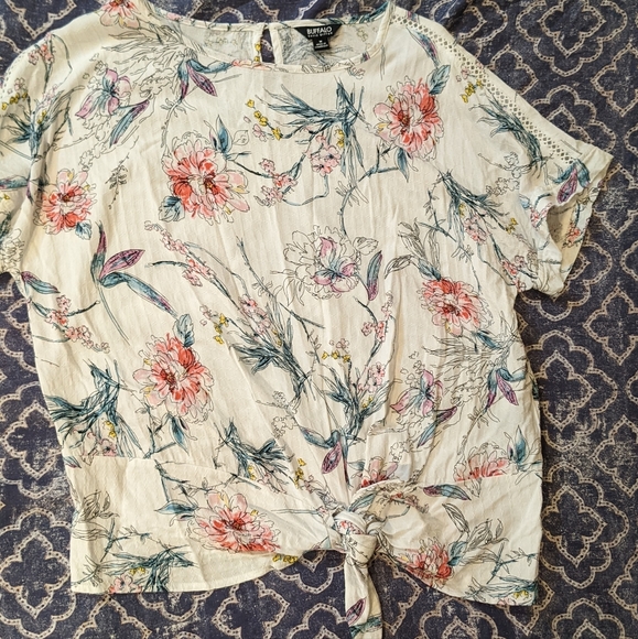 Buffalo David Britton Size Medium Textured Floral Tie Tie Waist Top - Picture 3 of 9